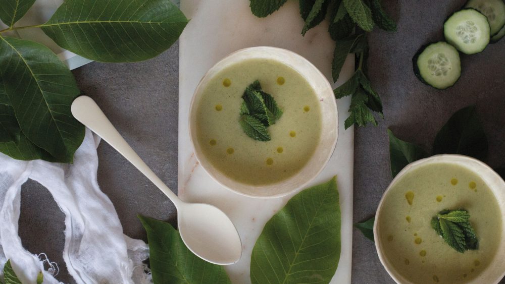Receta de Sopa fría de pepino y hierbabuena | Cocinas Santos | Santiago Interiores