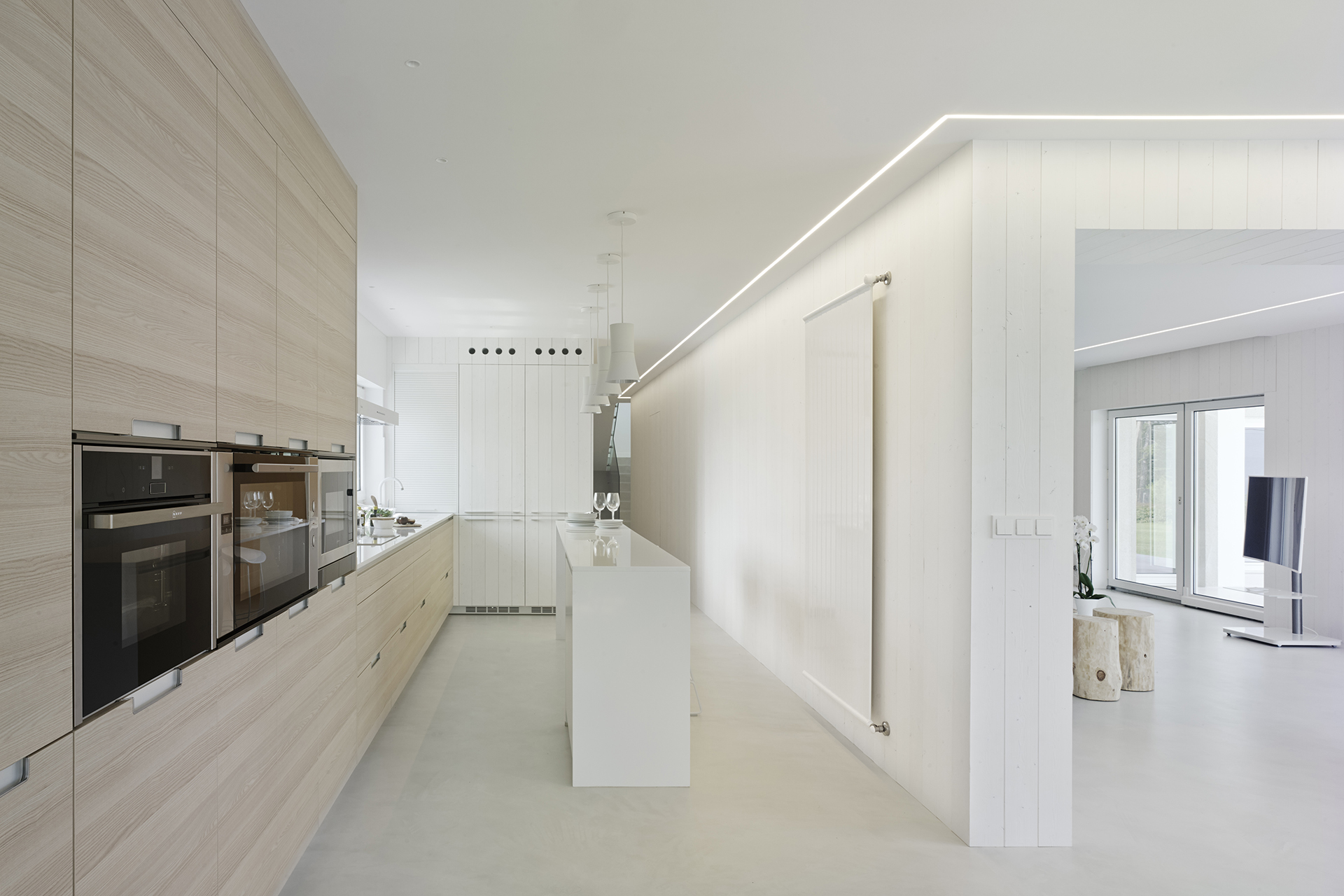 Cocina blanca y madera Santiago Interiores