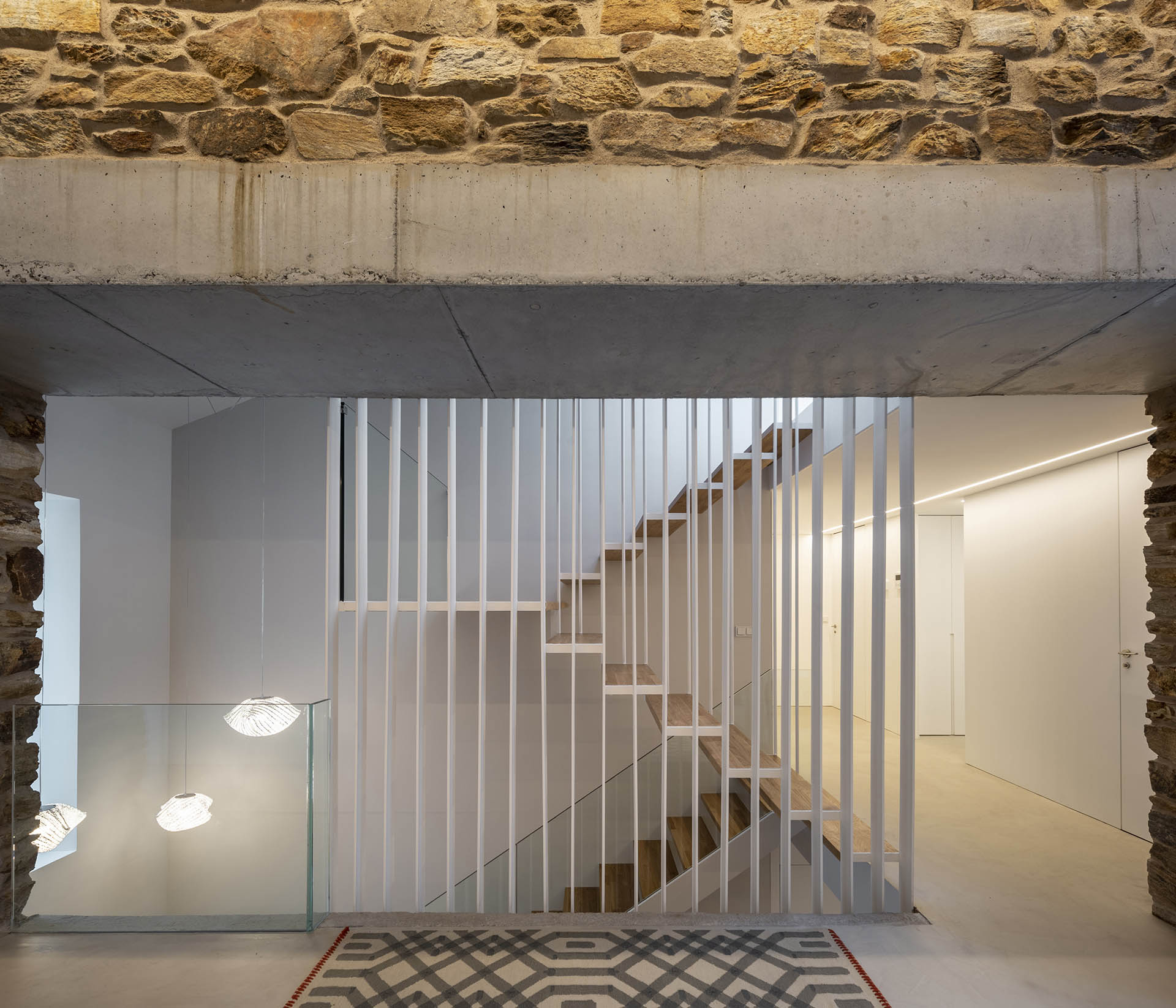 Reforma vivienda, arquitectura interior, escaleras. Diseño Santos Santiago Interiores